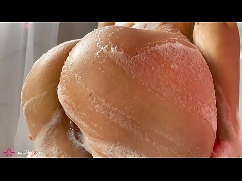 ❤️ La morena es masturba el cony amb un vibrador fins a un orgasme intens a la dutxa ❤ Vídeo de merda a nosaltres ❌