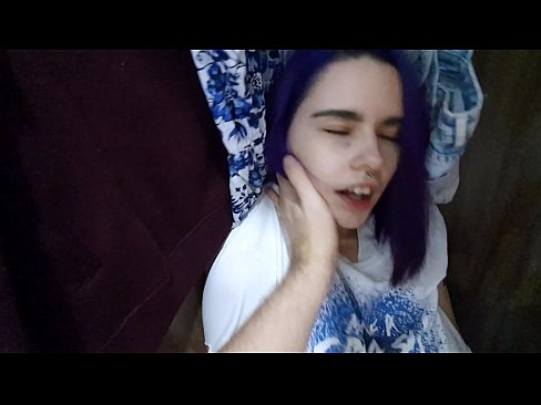 ❤️ Vaig trobar la meva germana a l'armari i la vaig ajudar a correr-se ❤ Vídeo de merda a nosaltres ❌
